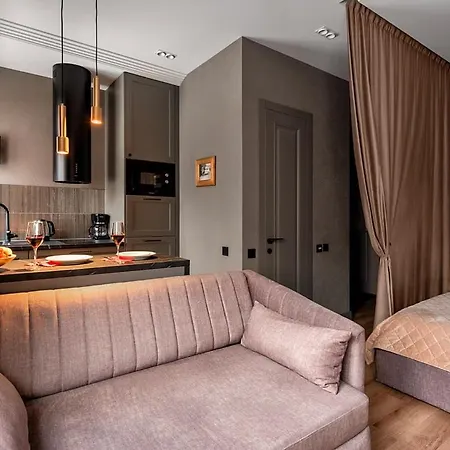 So Stylish Downtown Apt Near Railway Station Minsk