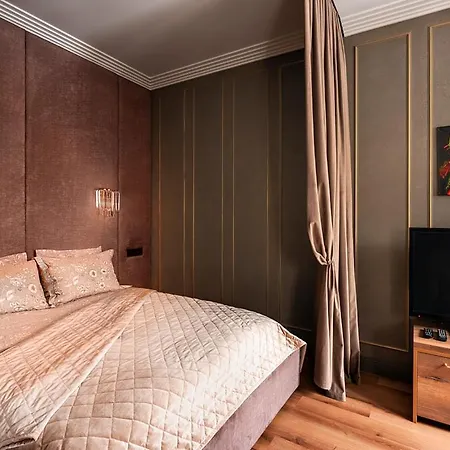 So Stylish Downtown Apt Near Railway Station * Minsk