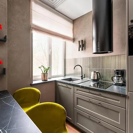 So Stylish Downtown Apt Near Railway Station