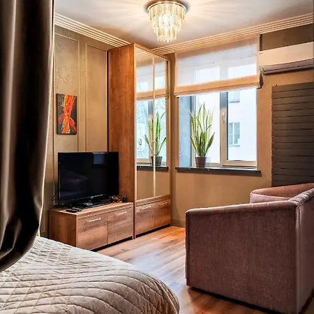 So Stylish Downtown Apt Near Railway Station