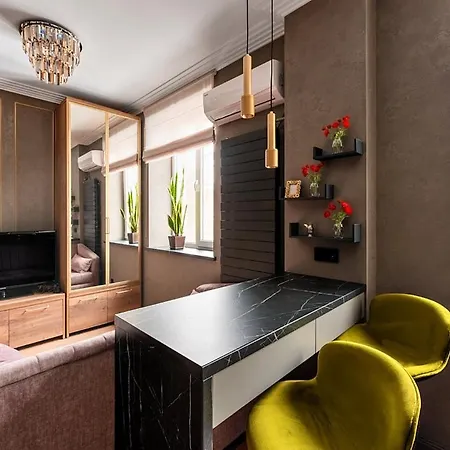 So Stylish Downtown Apt Near Railway Station Minsk